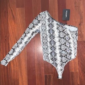 PrettyLittleThing Grey Snake print bodysuit